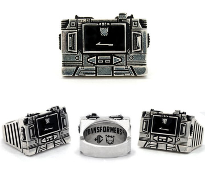 Han Cholo X Transformers 35th Anniversary Pin Soundwave Ring SDCC 1 (1 of 4)